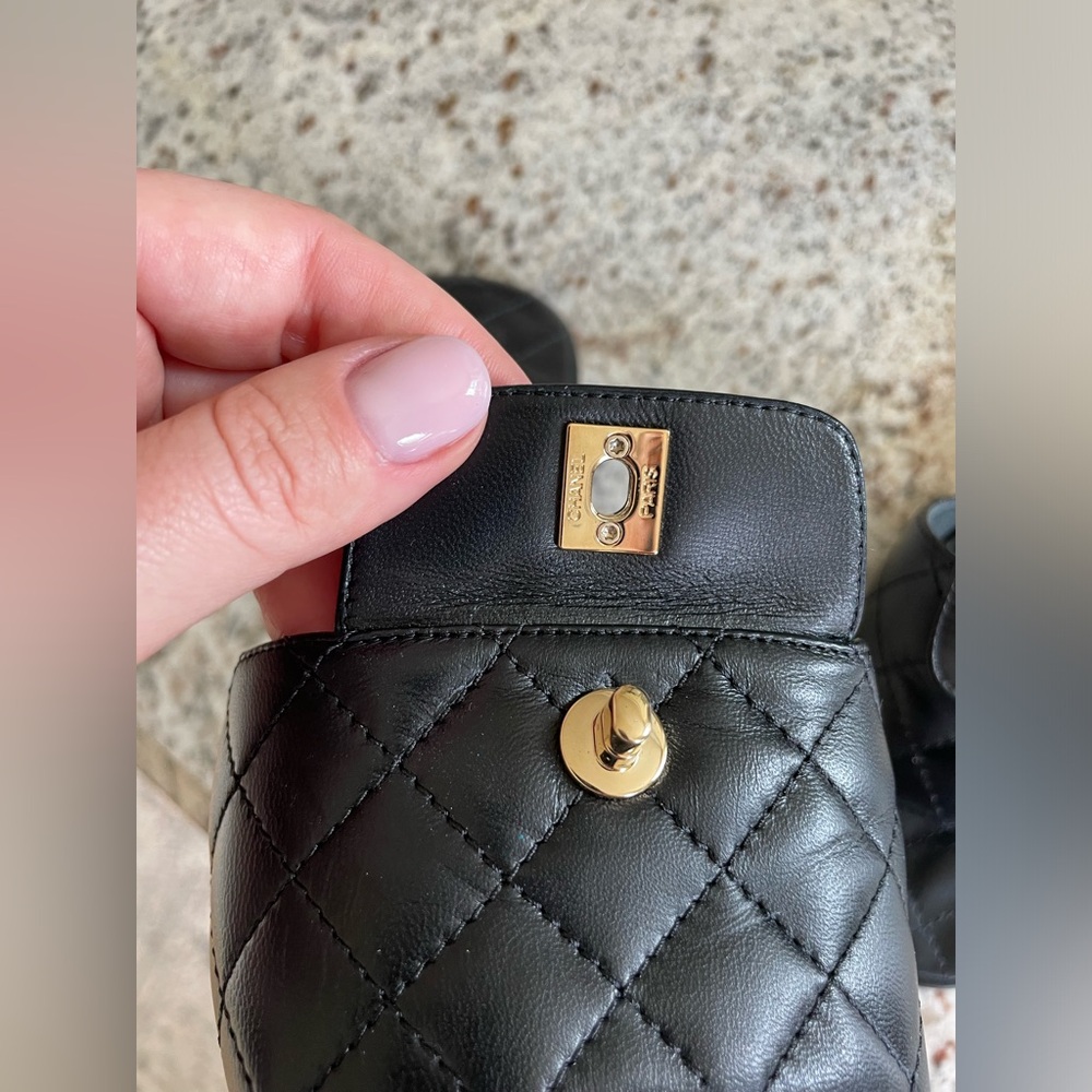 Chanel Turnlock Quilted Black Slides - Size EU 39 / US 8 - Excellent condition - Picture 9 of 16